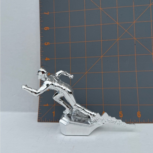 The Flash Hoodies Collectible Magnetic Hood Ornament Loot Crate Exclusive - Picture 1 of 7